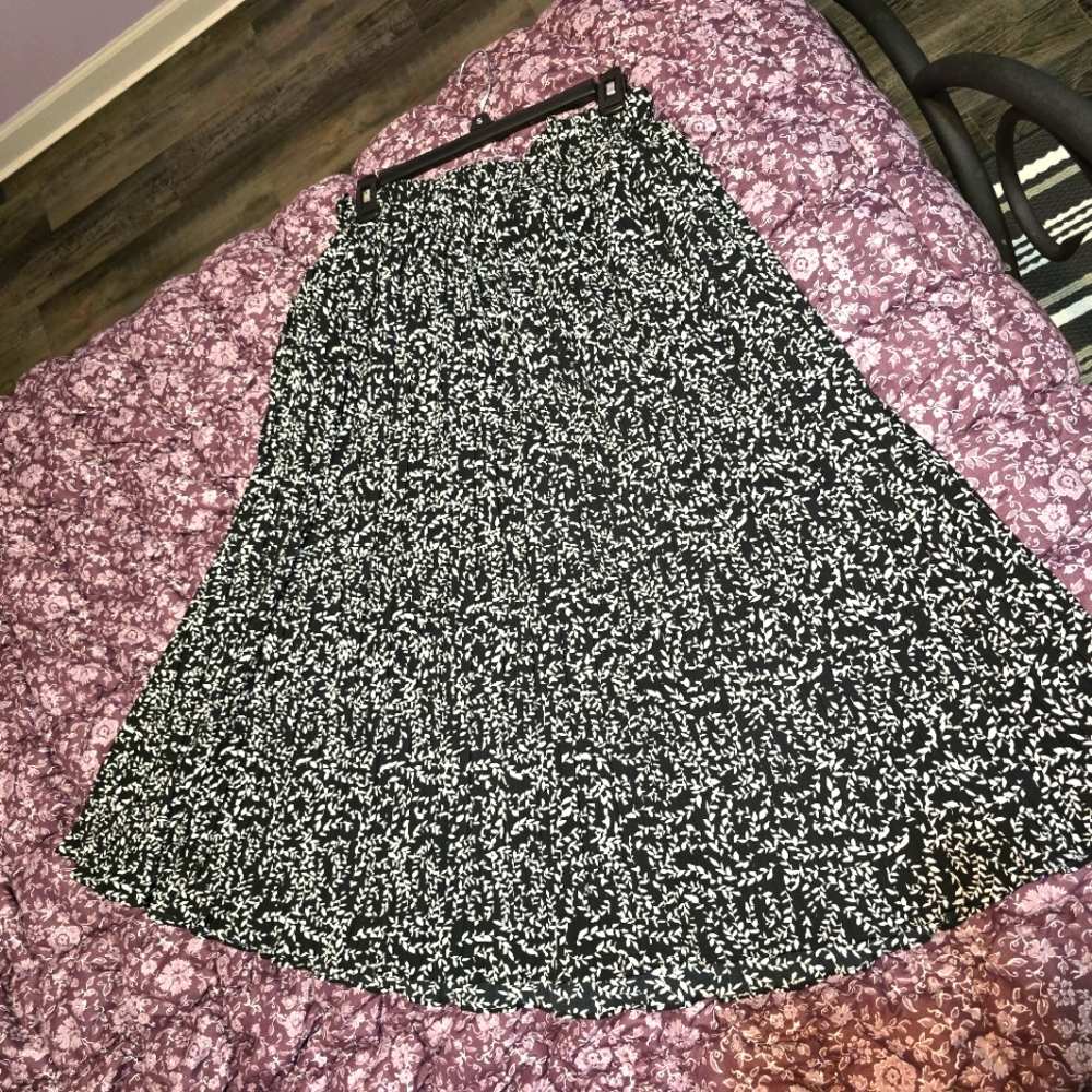 Elegant Black and White Skirt